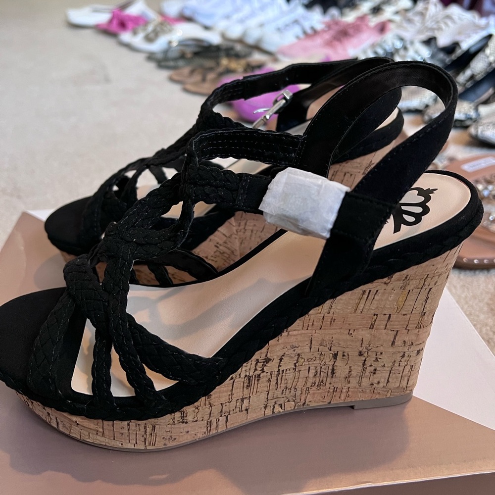 Brandnew Fergalicious wedge size 7.5